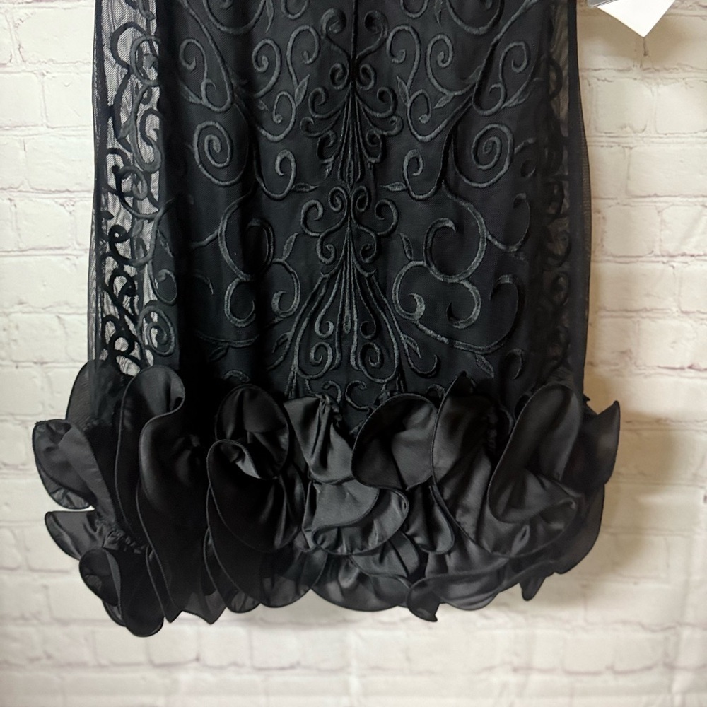 GUESS Black Lace Embroidered Cocktail Dress Ruffle Hem NWT Size 0 Date Night - Picture 4 of 7